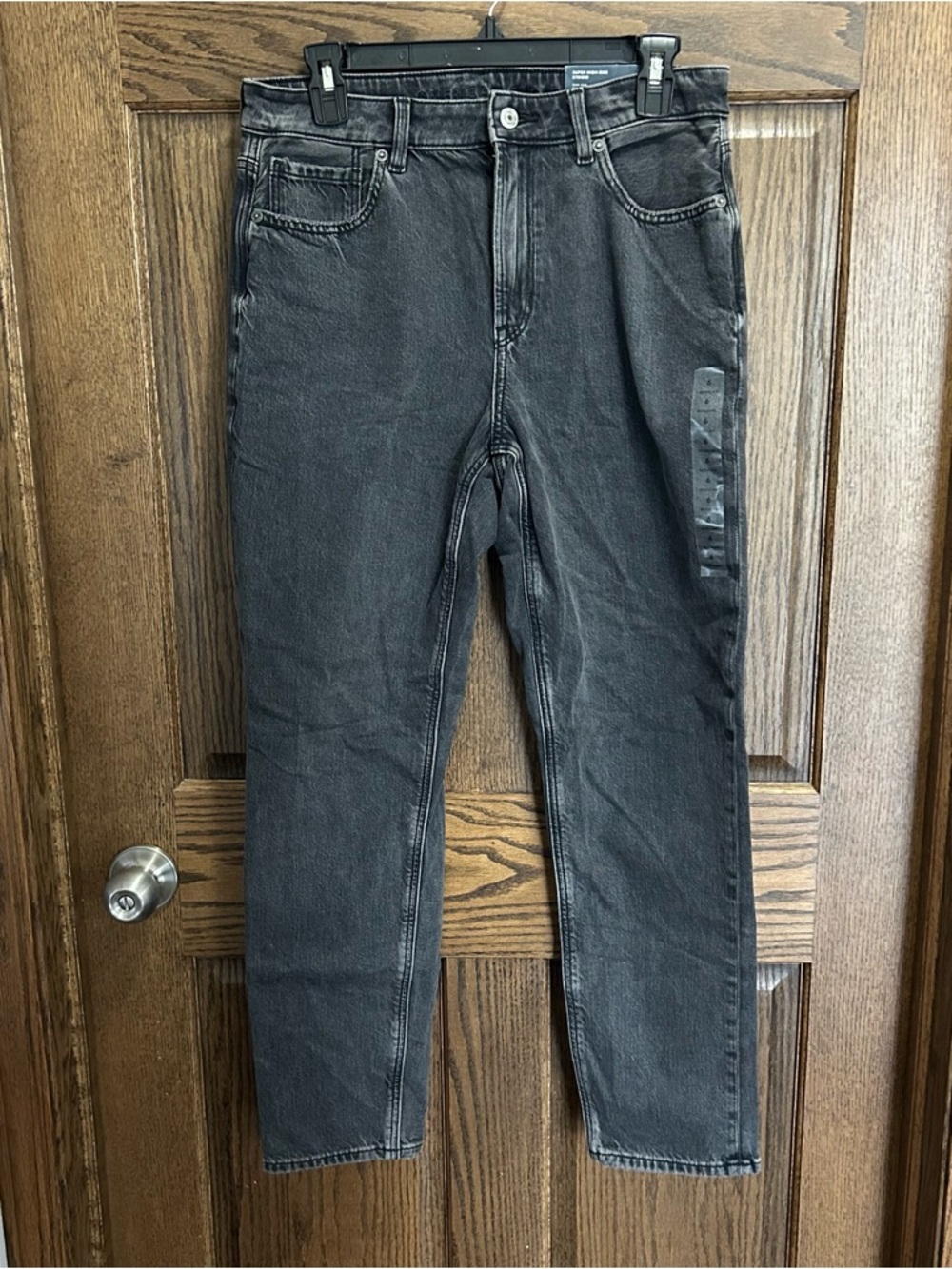 High-Rise mom Jeans in Washed Black